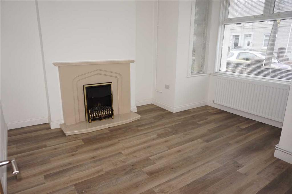 Front living room :