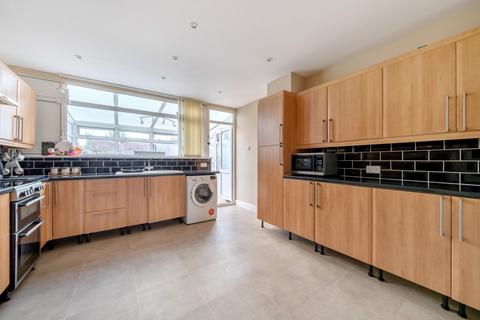 4 bedroom end of terrace house for sale, Shelldrake Close, Rochester, Kent
