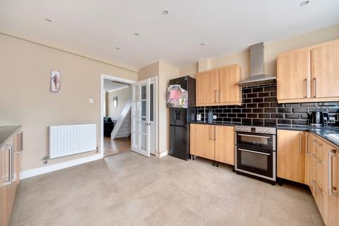 4 bedroom end of terrace house for sale, Shelldrake Close, Rochester, Kent