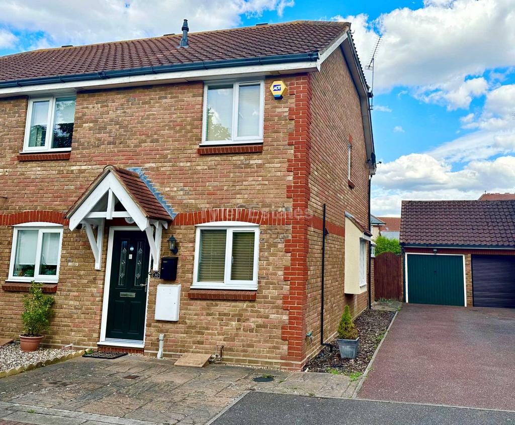 Handleys Chase, Noak Bridge SS15 2 bed end of terrace house for sale