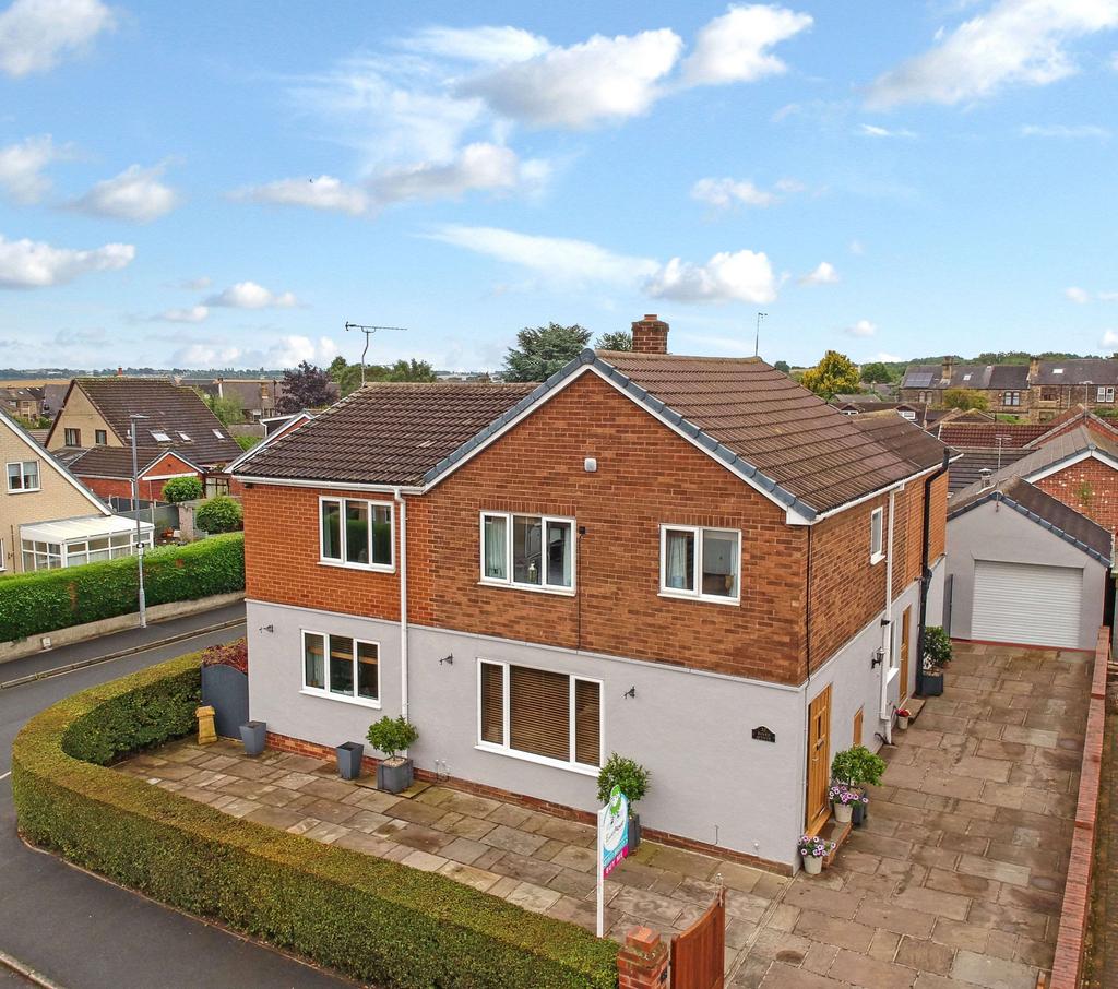 Banks Avenue, Ackworth, Pontefract WF7 7JU 4 bed detached house for