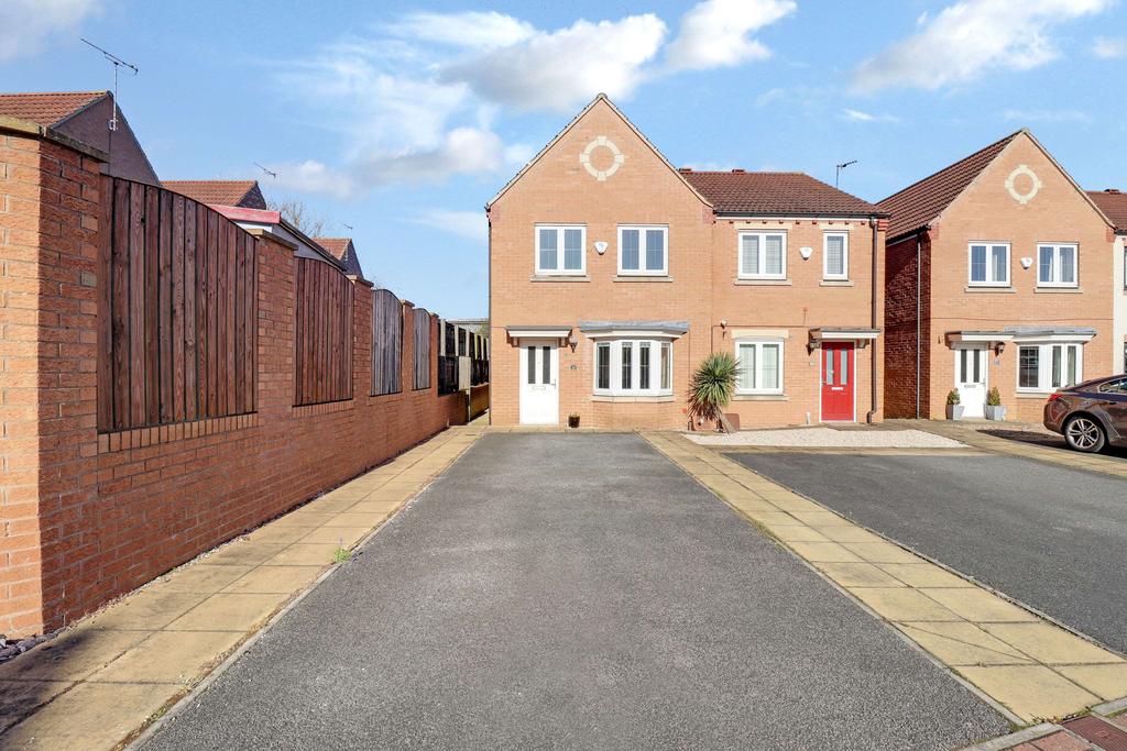 Holywell Avenue, Castleford WF10 3FD 3 bed semidetached house for sale