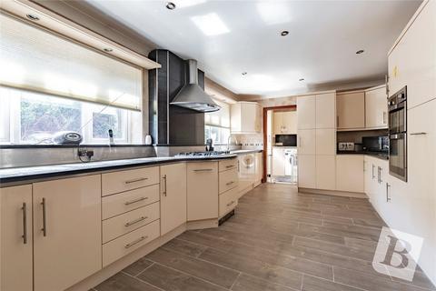 5 bedroom detached house for sale - Sugden Avenue, Wickford, SS12