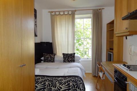 Studio to rent, Cartwright Gardens, Bloomsbury, London WC1H