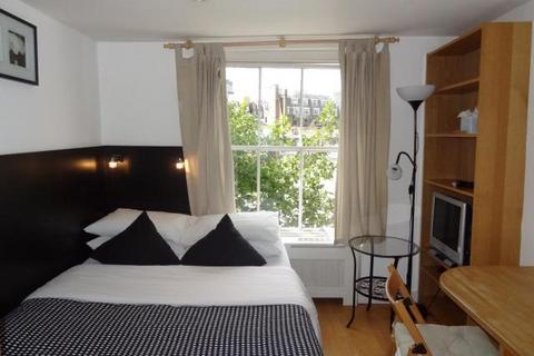 Studio to rent, Cartwright Gardens, Bloomsbury, London, WC1H