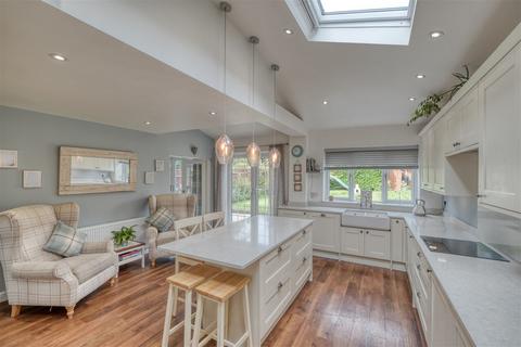 105 Lode Lane, Solihull, B91 2HH