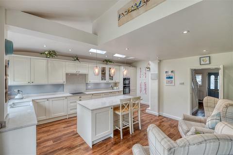 105 Lode Lane, Solihull, B91 2HH