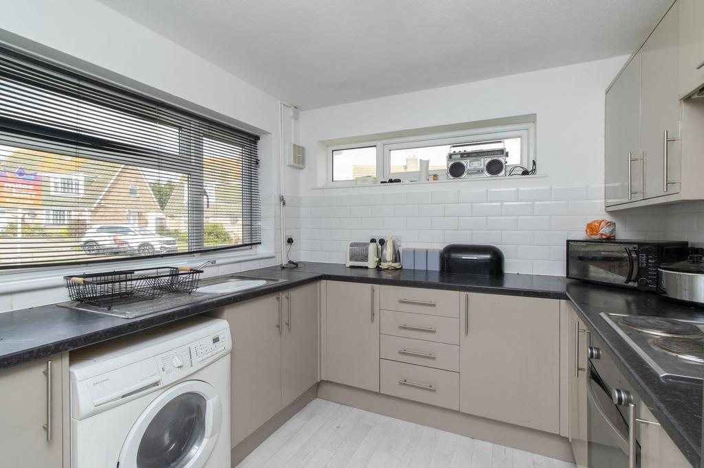 Shearwater Avenue, Whitstable, CT5 2 bed detached bungalow for sale £