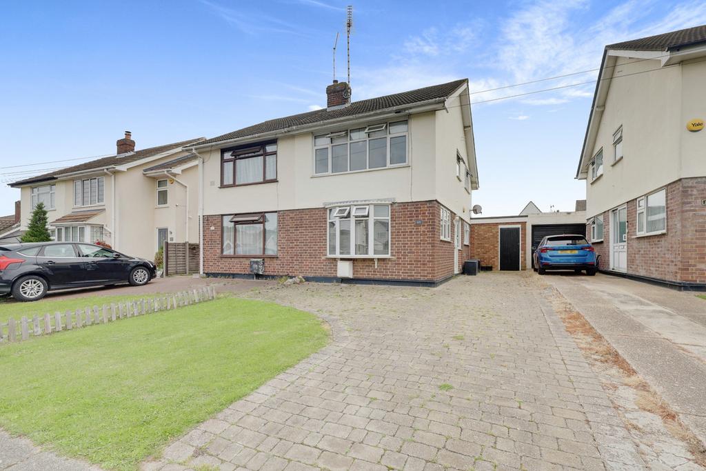Sandown Road, Benfleet, SS7 2 bed semidetached house £350,000