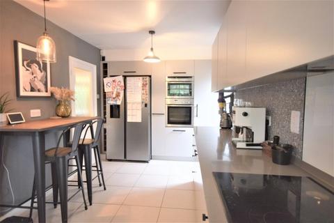 11 Highmead, Stansted, CM24 8LJ