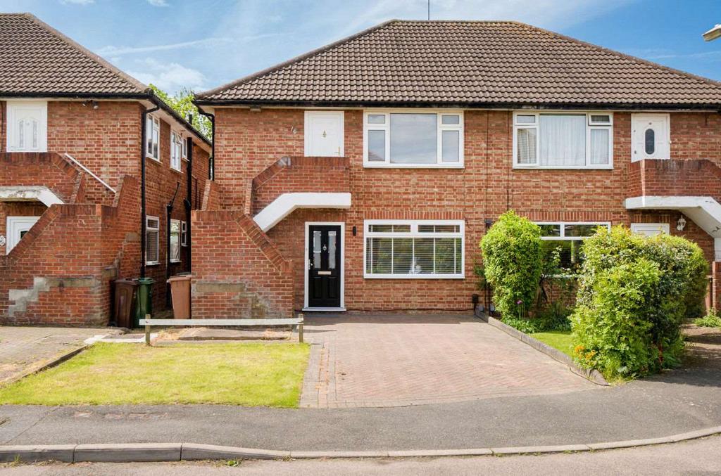 Bisley Close, Worcester Park KT4 8PN 2 bed for sale £360,000