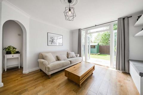 15 Bisley Close, Worcester Park, KT4 8PN