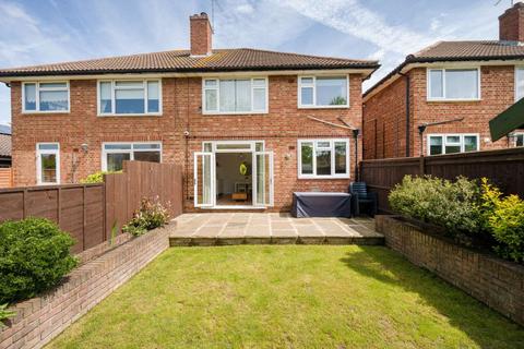 15 Bisley Close, Worcester Park, KT4 8PN