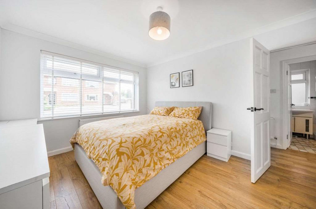 Bedroom 1 (Double)