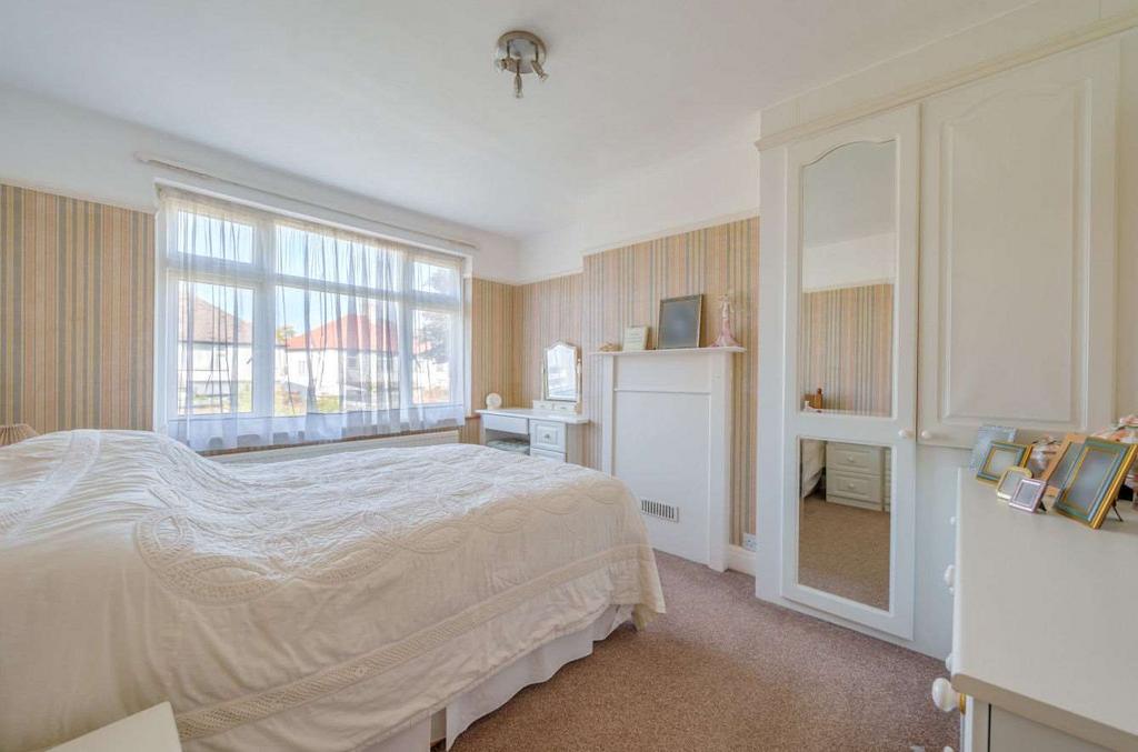 Bedroom 1 (Double)