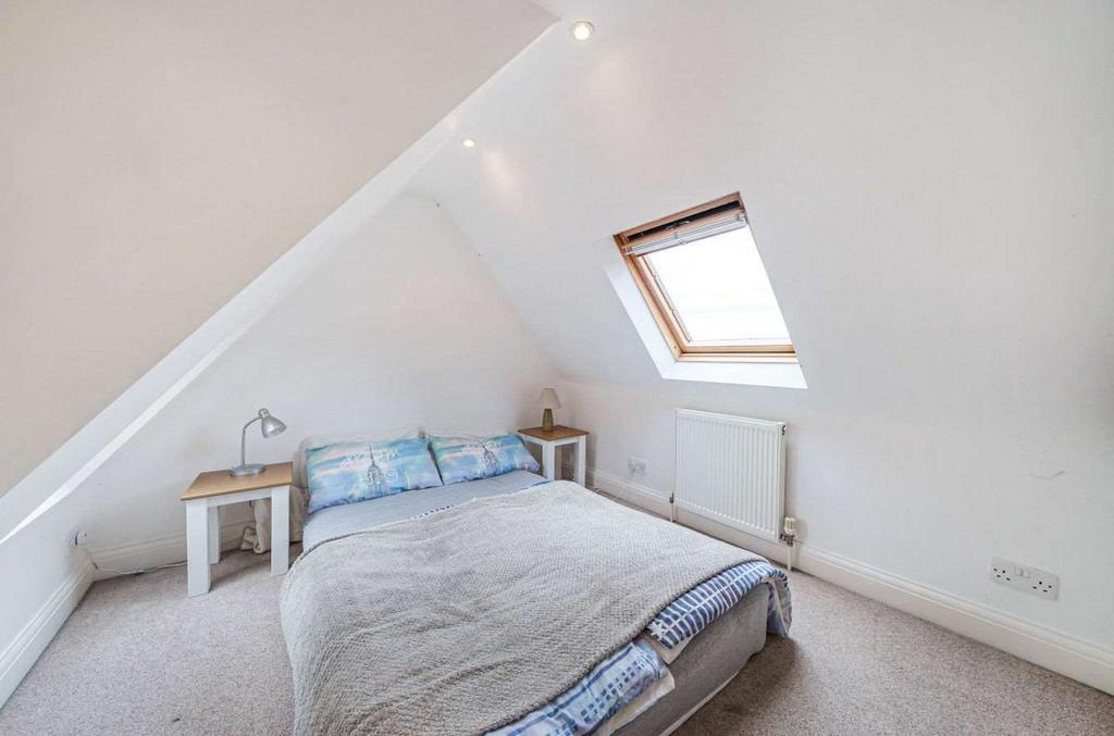 Bedroom 4 (Double)