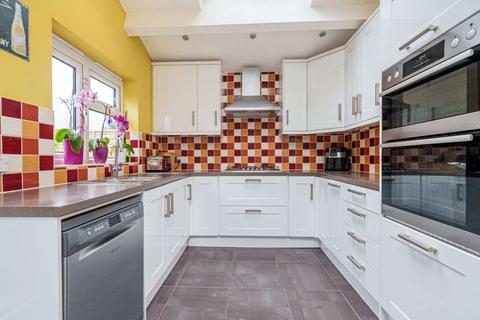 116 Gander Green Lane, Sutton, SM1 2HH