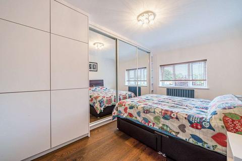 116 Gander Green Lane, Sutton, SM1 2HH