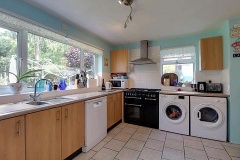 113 Coulsdon Road, Coulsdon, CR5 1EH