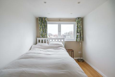 9 Forest Side, London, E7 0JB