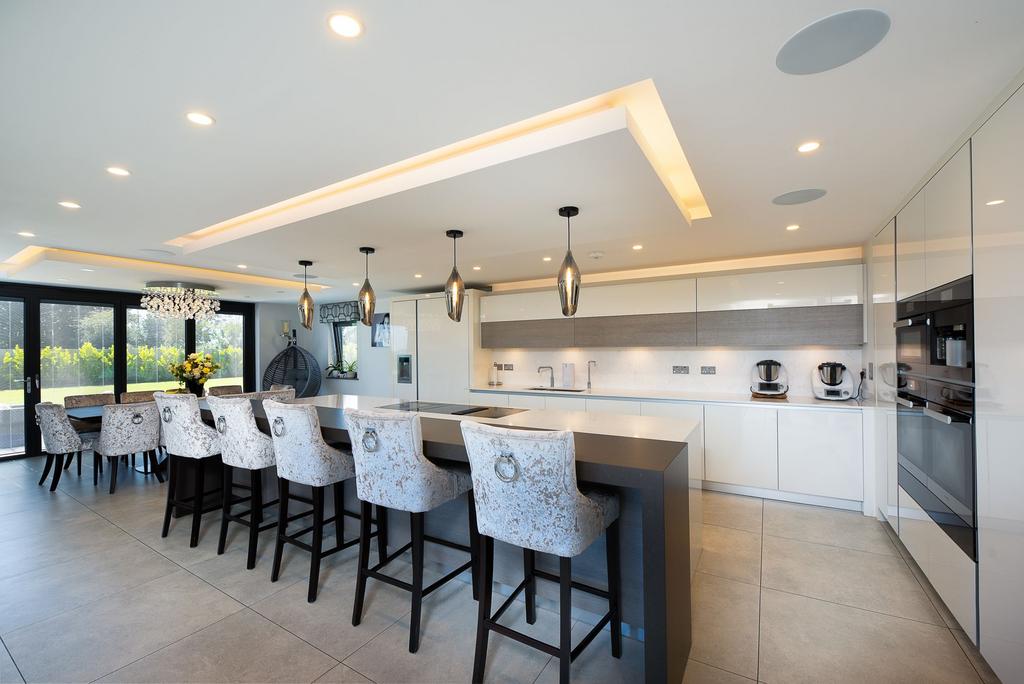 Kitchen/Dining Area