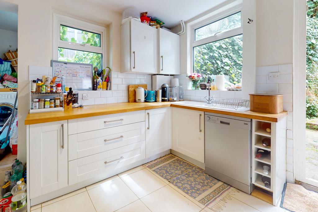 Whistler Street, Highbury, London, N5 3 bed apartment £3,200 pcm (£