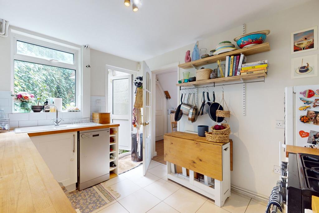 Whistler Street, Highbury, London, N5 3 bed apartment £3,200 pcm (£
