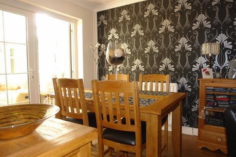 27 Birchwood, Chadderton, Oldham, OL9 9UH