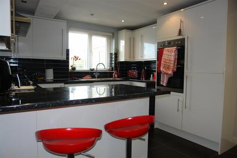 27 Birchwood, Chadderton, Oldham, OL9 9UH