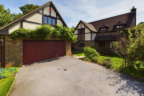 4 bedroom detached house for sale, Ffordd Ffagan, St. Mellons, Cardiff. CF3
