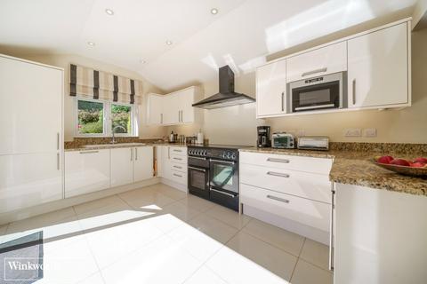 98 Cliddesden Road, Basingstoke, RG21 3ER