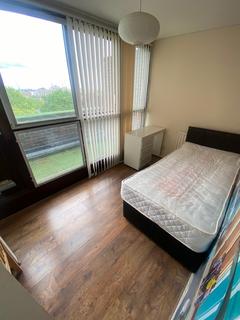 4 bedroom townhouse to rent, Minster Walk, N8