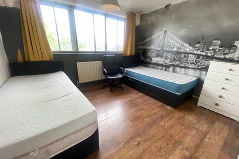 4 bedroom townhouse to rent, Minster Walk, N8