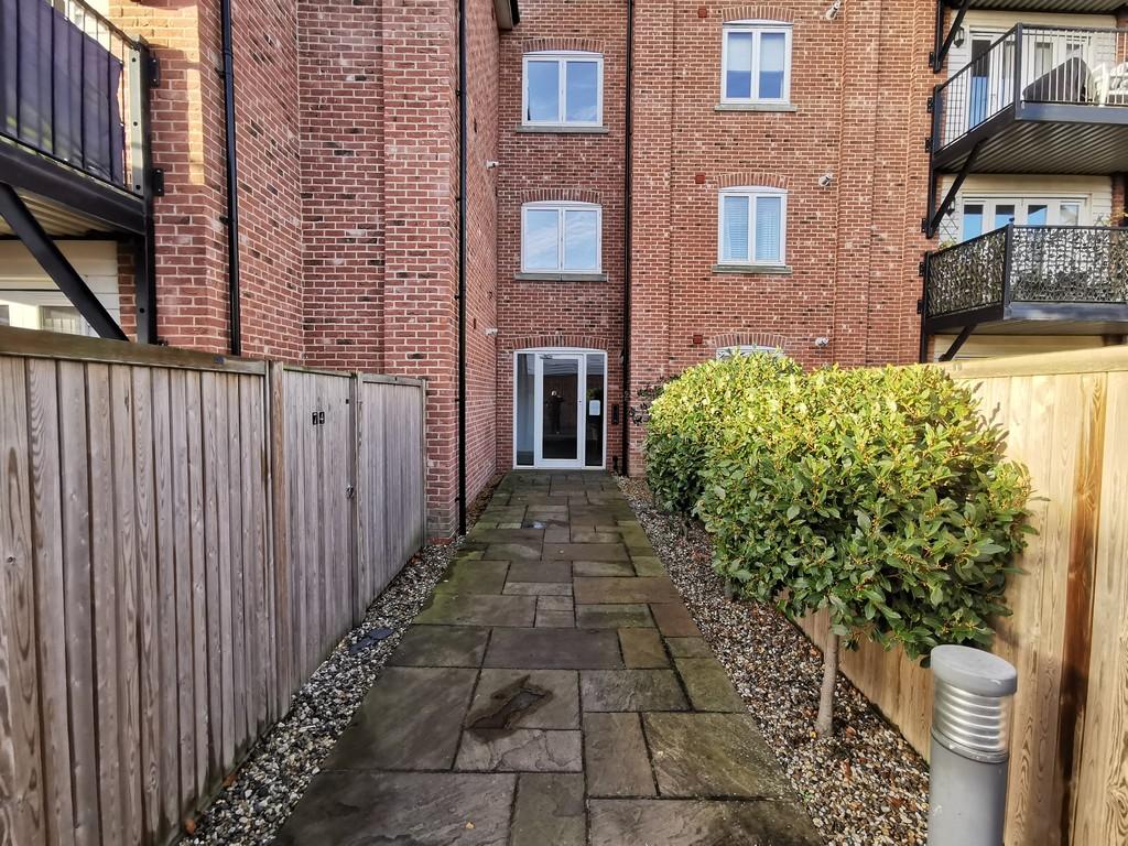 Waterside Drive, Ditchingham 1 bed apartment £750 pcm (£173 pw)