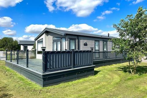 3 bedroom detached bungalow for sale - Tattershall Lakes Country Park, Nr Lincoln