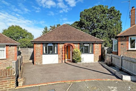 4 bedroom detached bungalow to rent, Highlands Crescent, Horsham