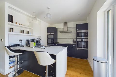undefined, Highlands Crescent, Horsham