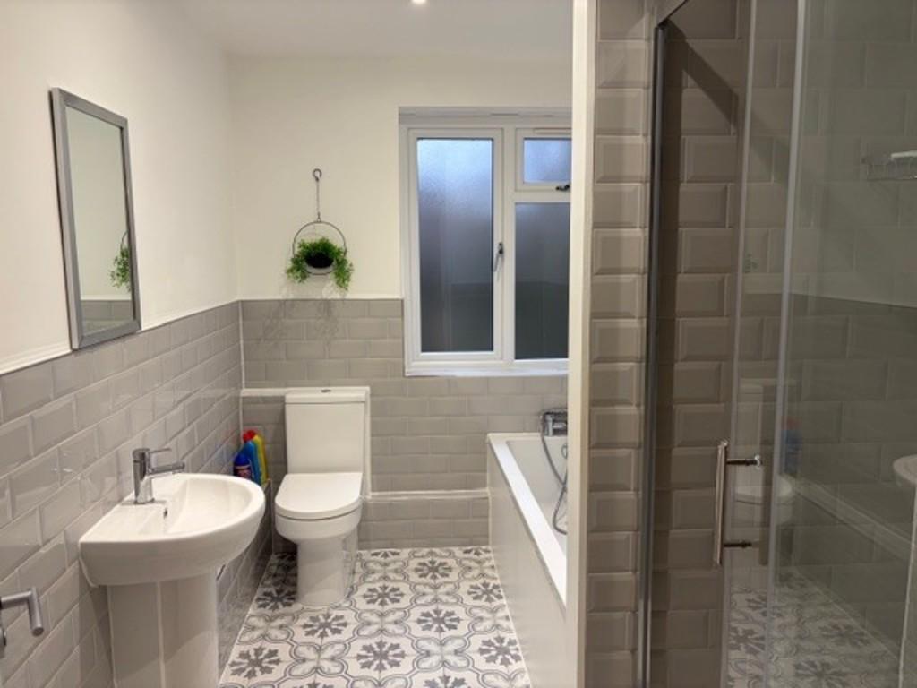 Highlands Bathroom 1