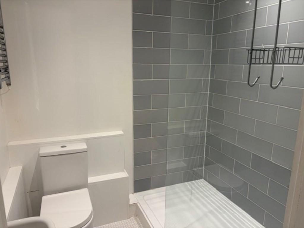 Highlands Ensuite 1