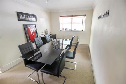4 bedroom end of terrace house for sale, Hawthorn Way, Lindford