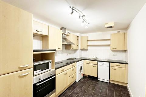3 bedroom flat to rent, Royal Plaza, Westfield Terrace, South Yorkshire, UK, S1