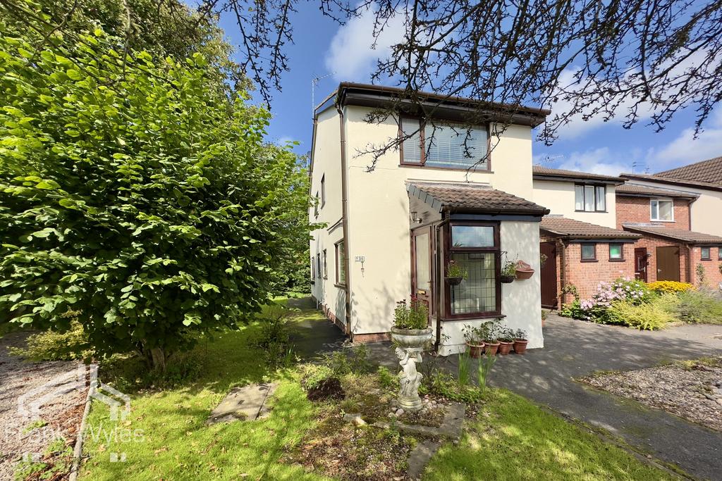 Badgers Walk East, Lytham St. Annes... 1 bed mews £650 pcm (£150 pw)