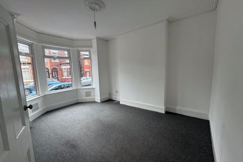 3 bedroom semi-detached house to rent, Gladstone Road, Manchester
