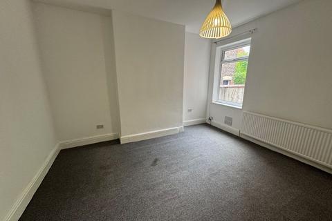 3 bedroom semi-detached house to rent, Gladstone Road, Manchester