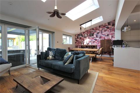 4 bedroom semi-detached house to rent, Vernon Road, Leigh-on-Sea, Essex, SS9