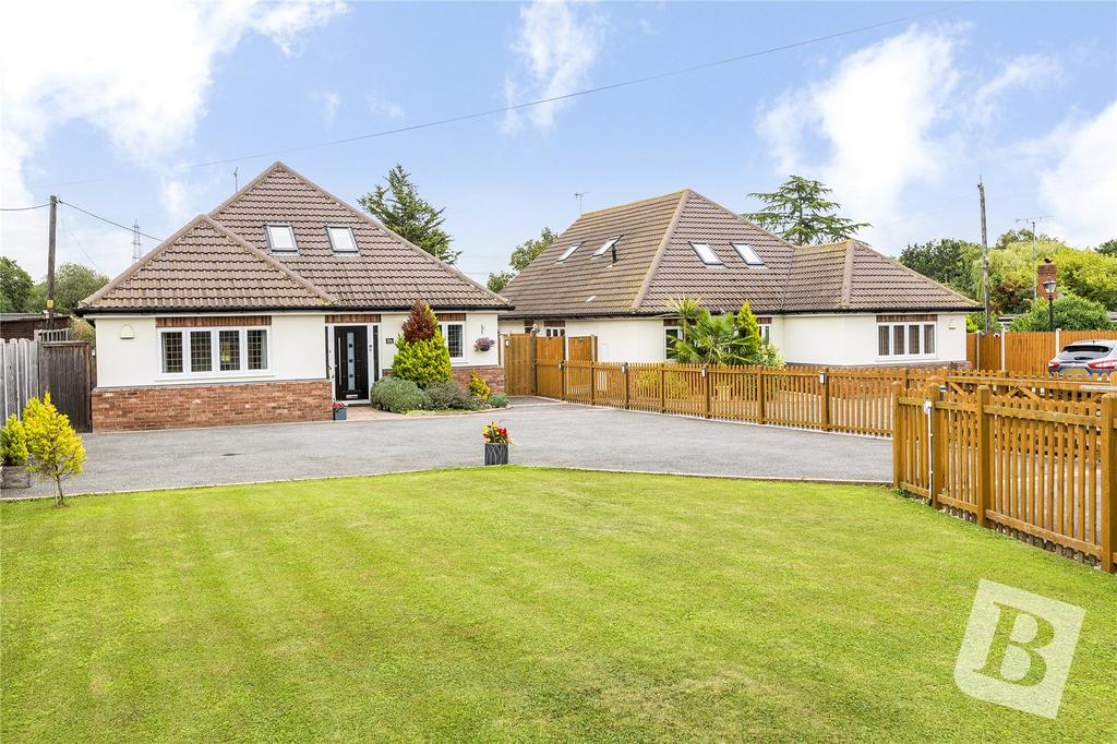 South Hanningfield Way, Runwell... 5 bed detached house for sale £775,000