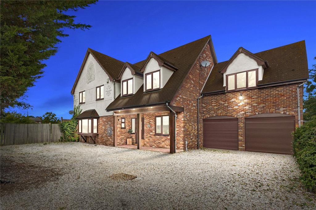 The Street, Latchingdon, Chelmsford, Essex, CM3 5 bed detached house