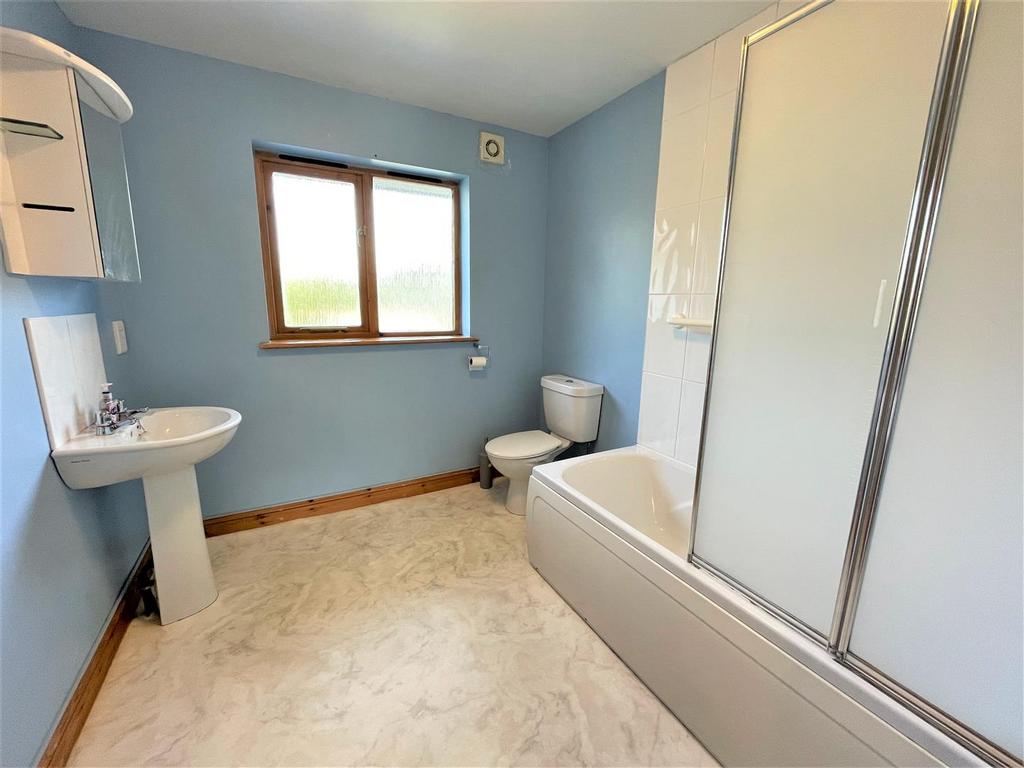 Bathroom.JPG