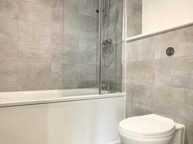 Bathroom ii.jpg