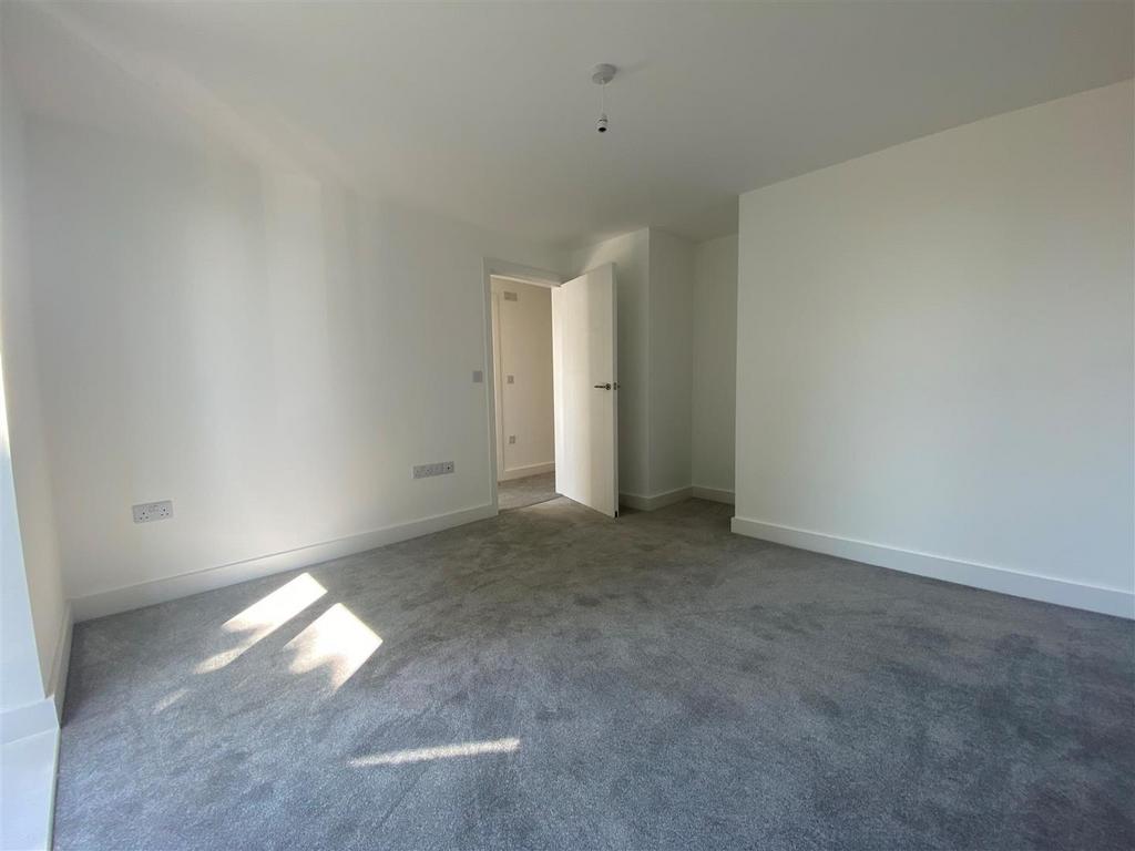 Bedroom 1b.jpg